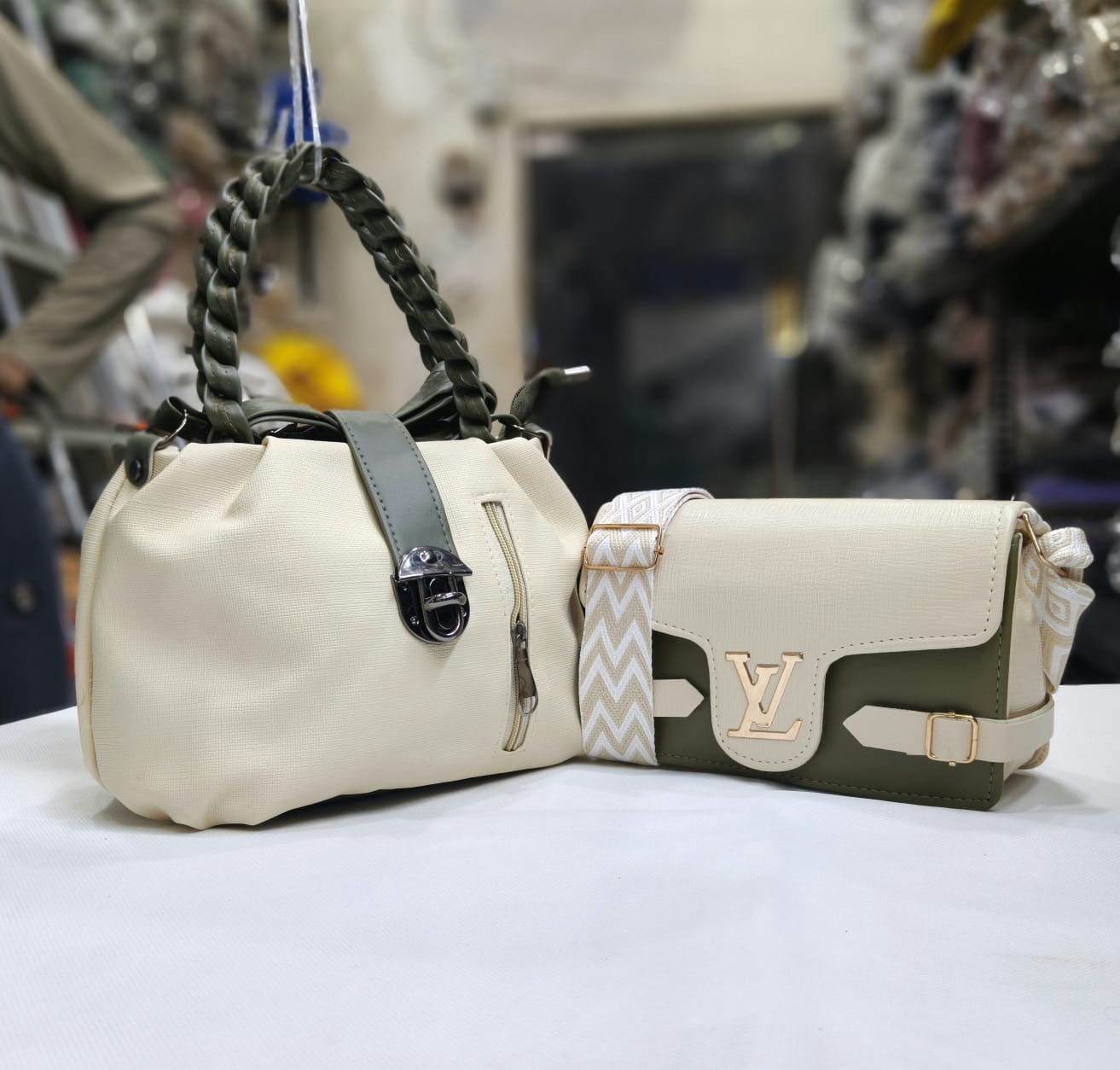 LOUIS VUITTON AND GUCCI HANDBAGS COMBO
